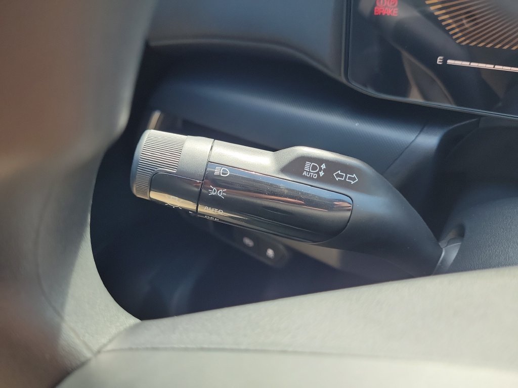 New 2026 Snow White Pearl Kia LXS image 26