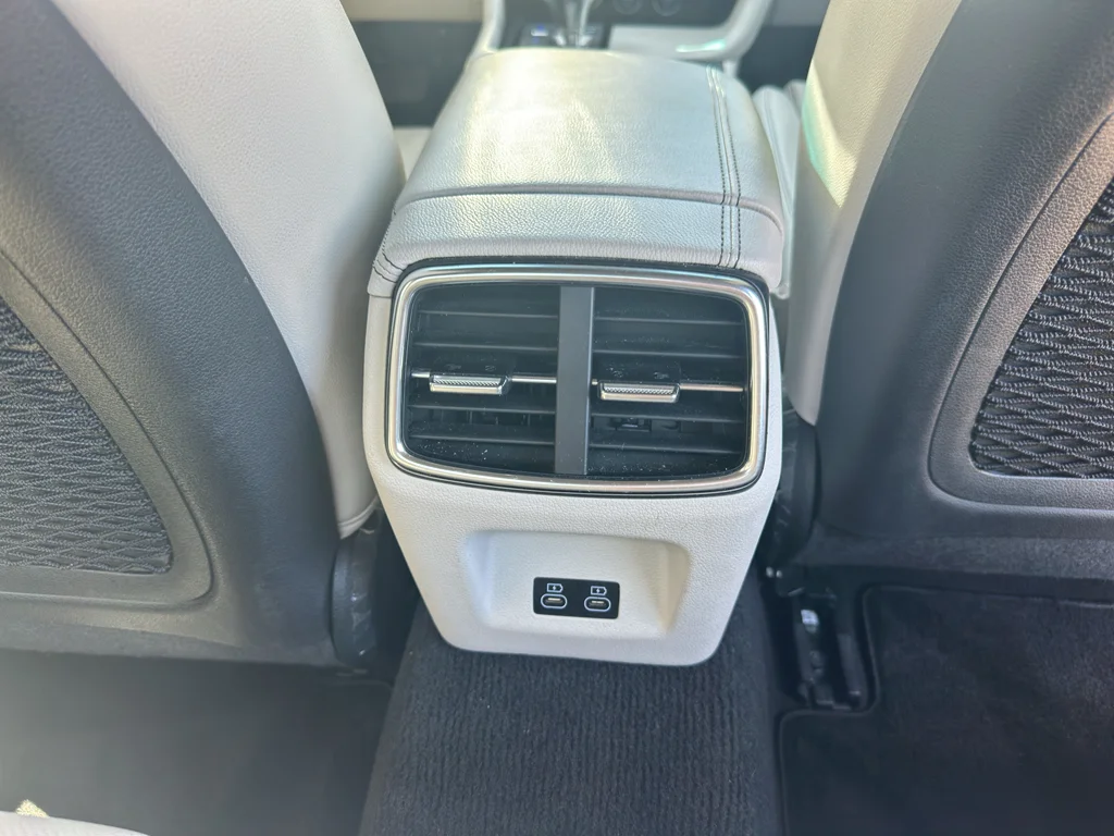 Used 2025  Genesis 2.5T image 33