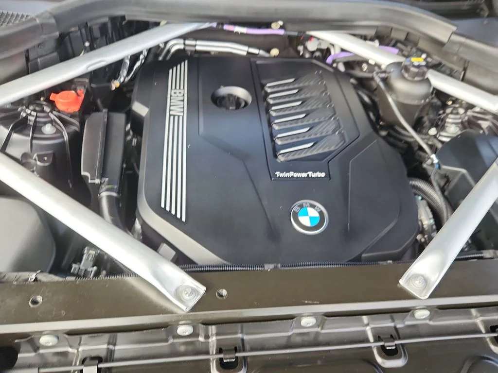 Used 2021 Gray BMW xDrive40i image 18