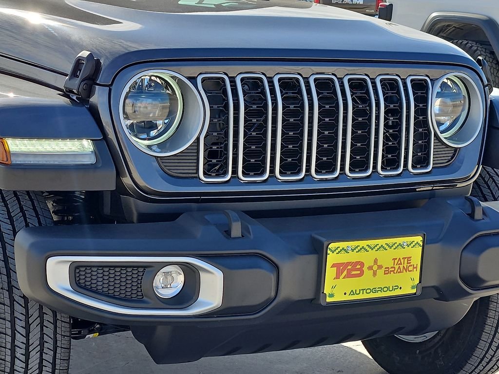 New 2026 Granite Crystal Metallic Clear-Coat Exterior Paint Jeep Sahara image 7