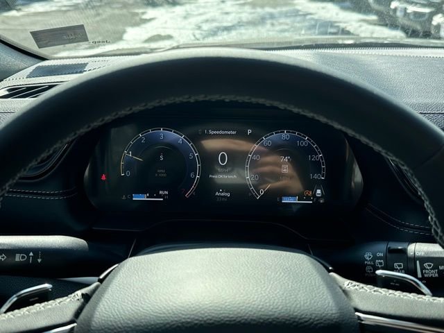 New 2026 Diamond Black Crystal Pearl-Coat Exterior Paint Jeep Altitude image 20
