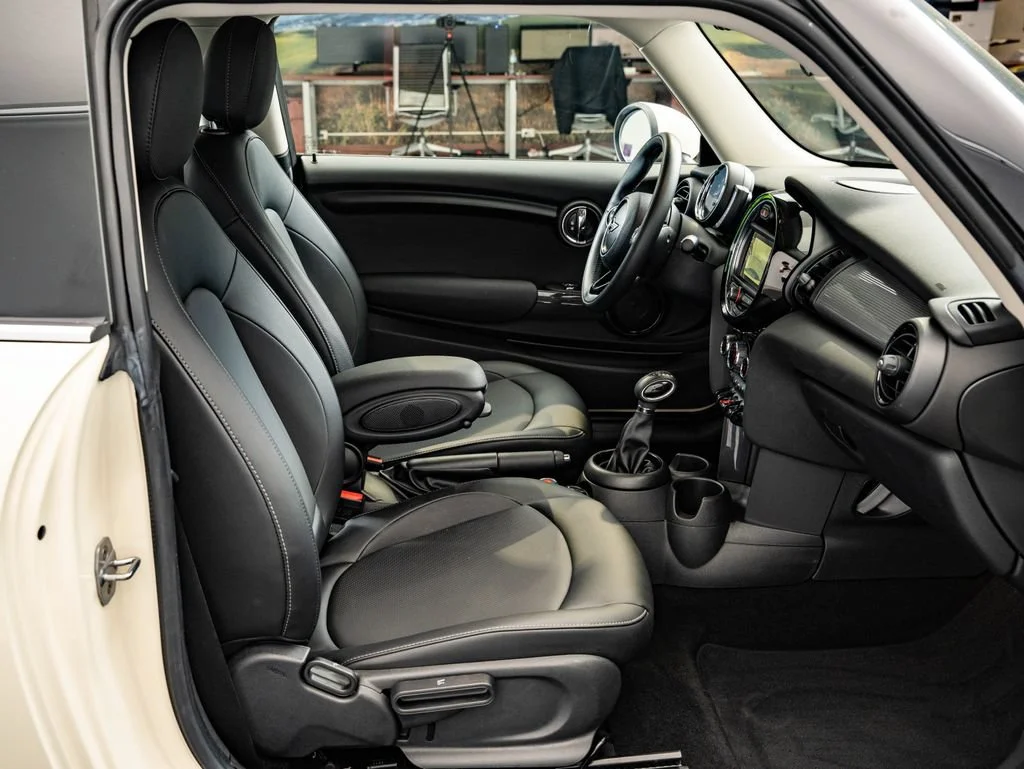 Used 2018 Pepper White MINI  image 21