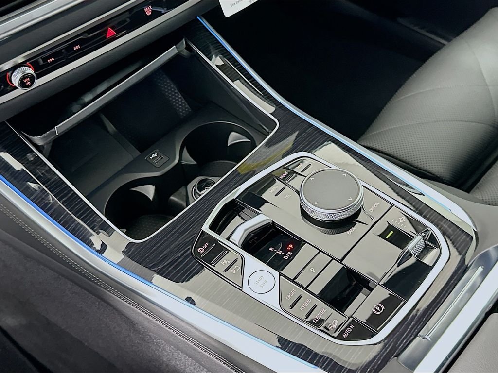 New 2026 Carbon Black Metallic BMW xDrive50e image 15
