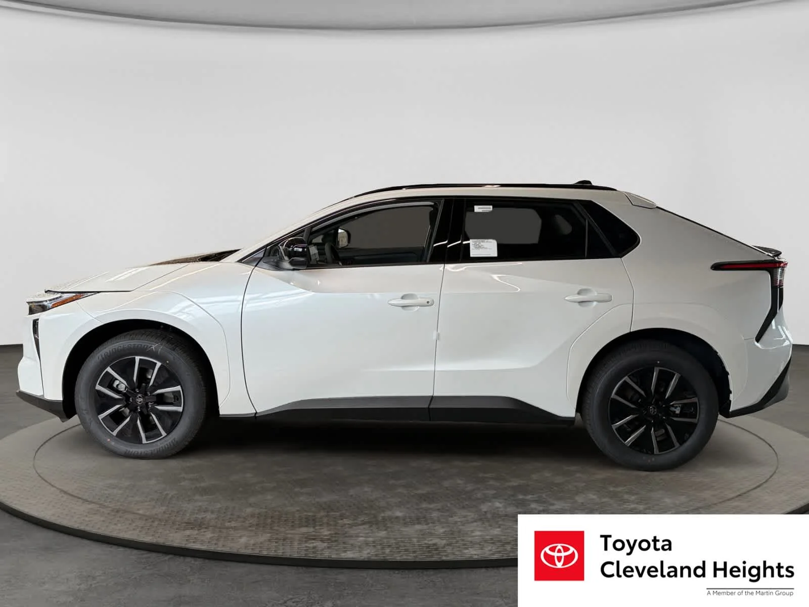 2026 Toyota bZ XLE - Photo 8