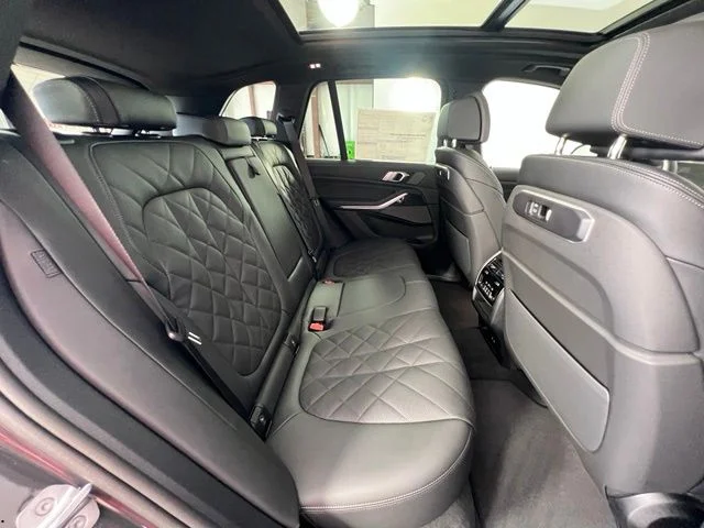 New 2026 Dravit Grey Metallic BMW sDrive40i image 40