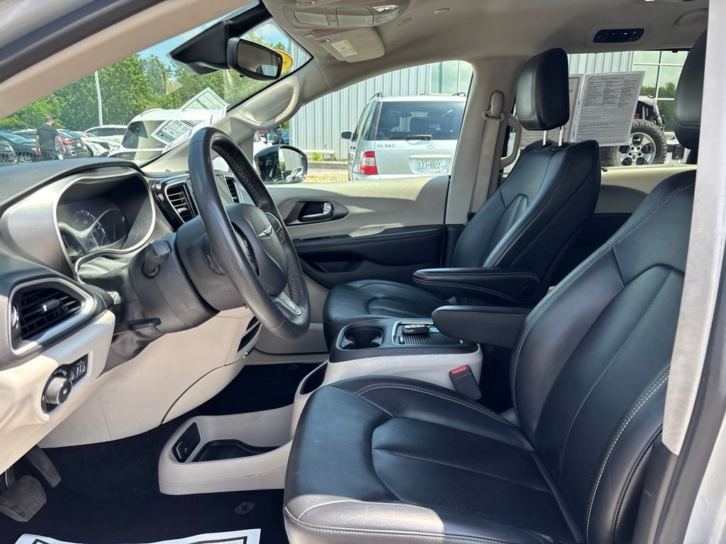 Used 2024 Silver Chrysler Touring L image 21