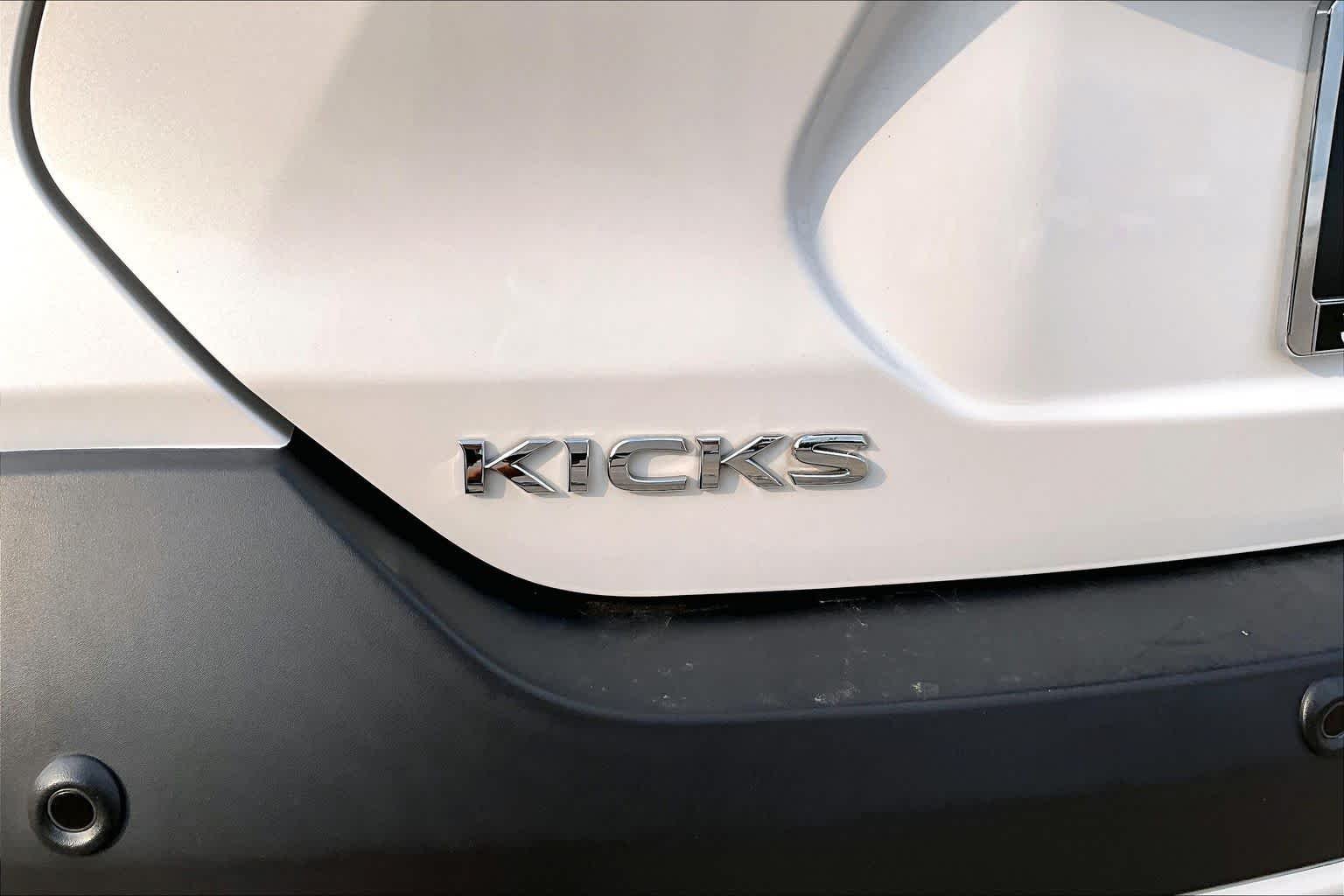 Used 2020 Aspen White/Super Black Nissan SR image 29
