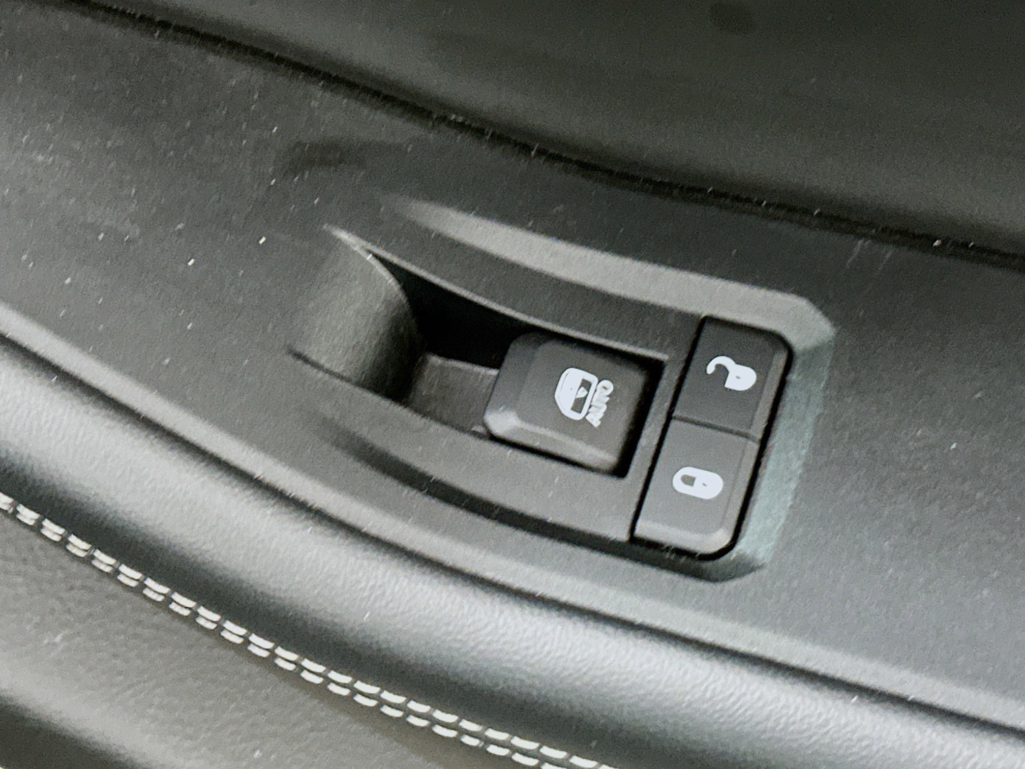 Used 2021 Rocky Mountain Pearlcoat Jeep Limited image 29