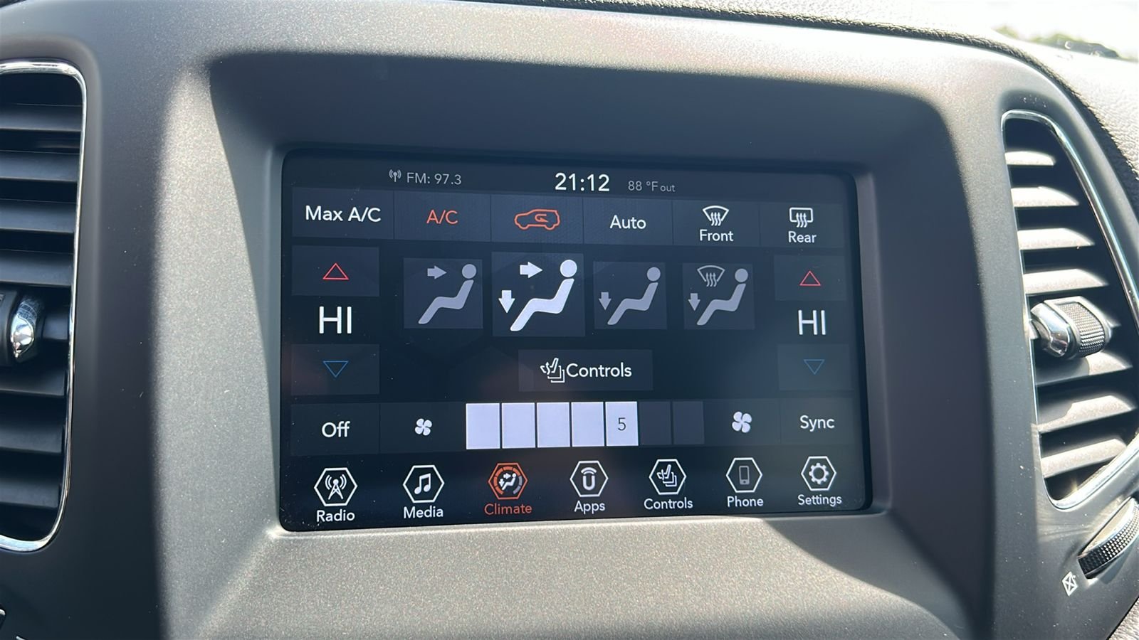Used 2020 Black Jeep Latitude image 26