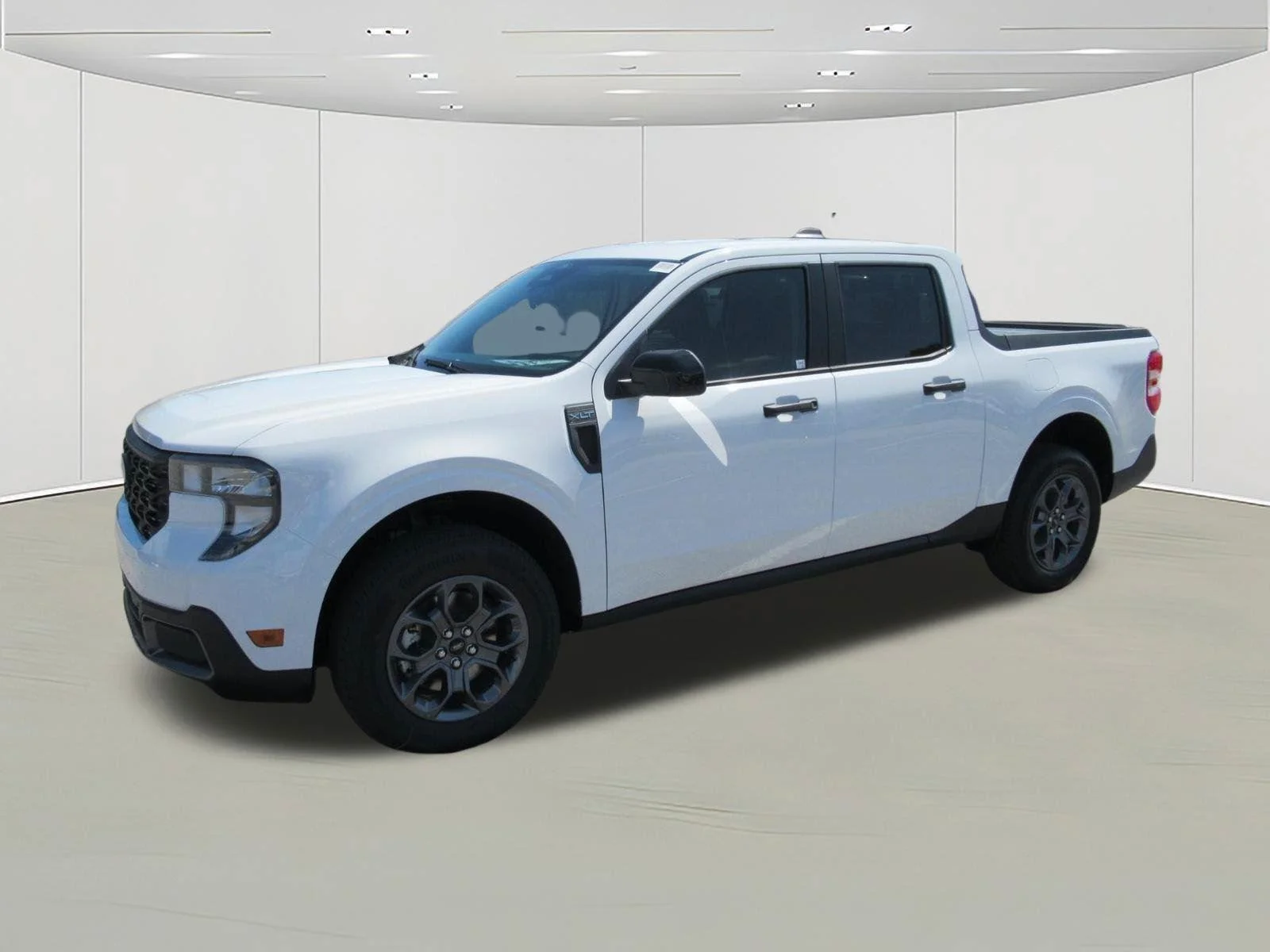 New 2026 Oxford White Ford XLT image 4