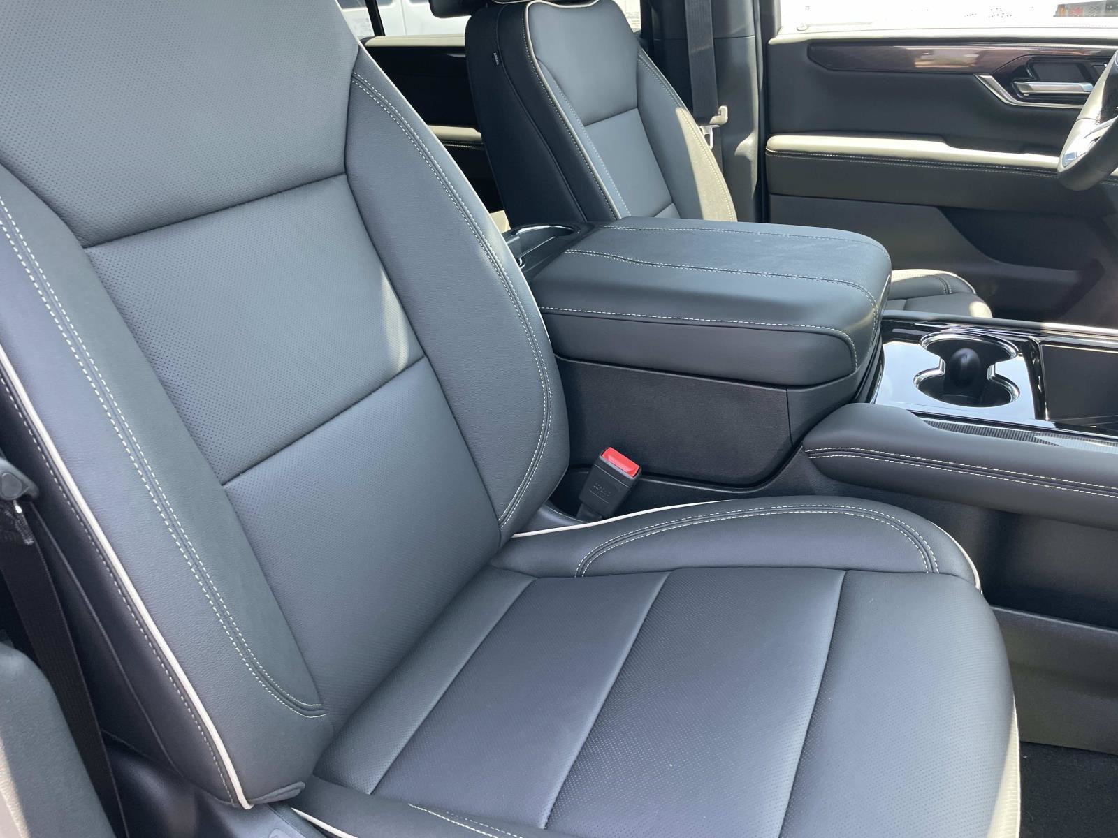New 2026 Sterling Metallic GMC Elevation image 28