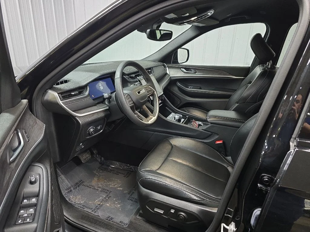 Used 2024 Black Jeep Limited image 28