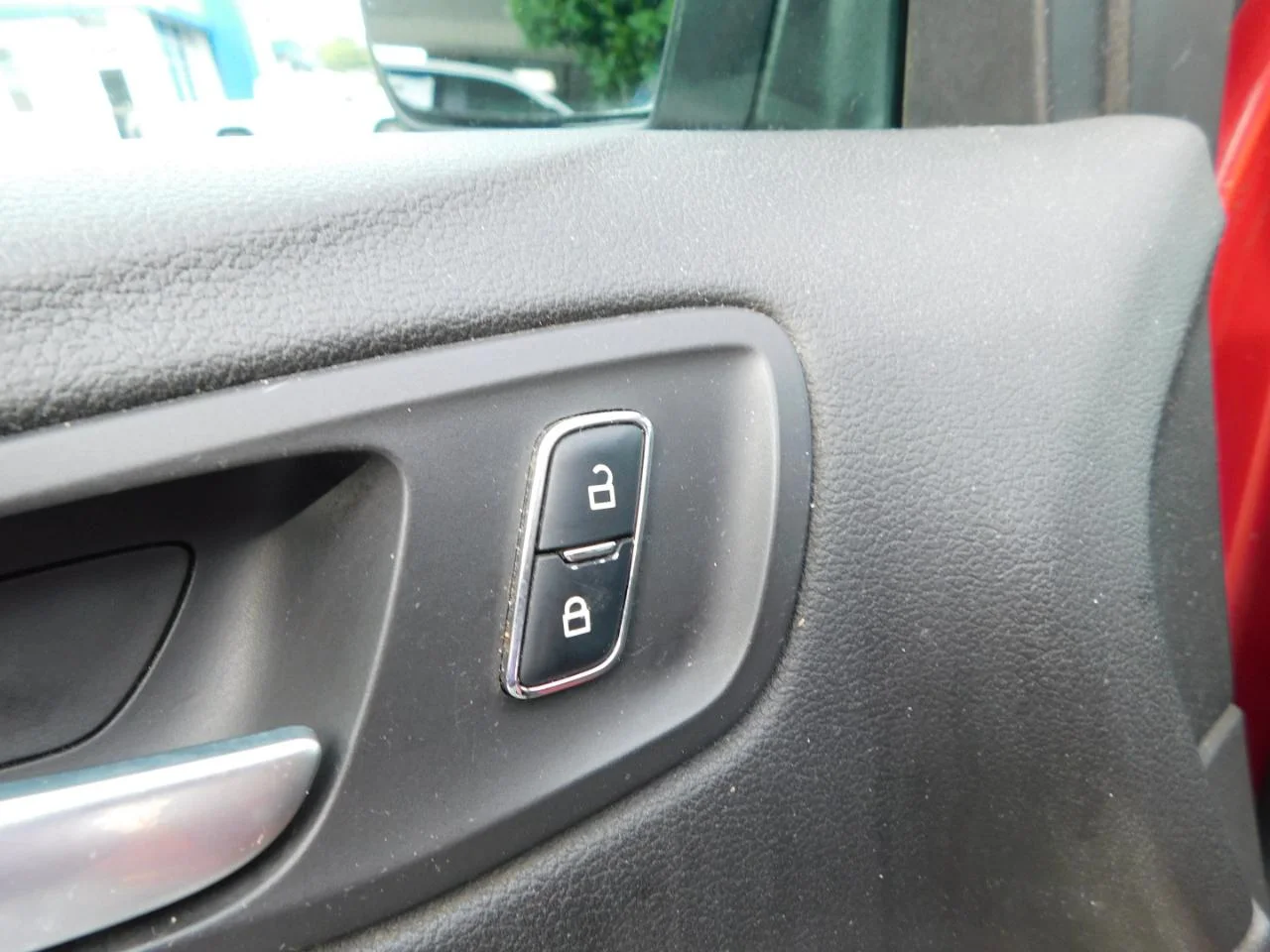 Used 2014 Red Ford FWD 4dr SE image 27