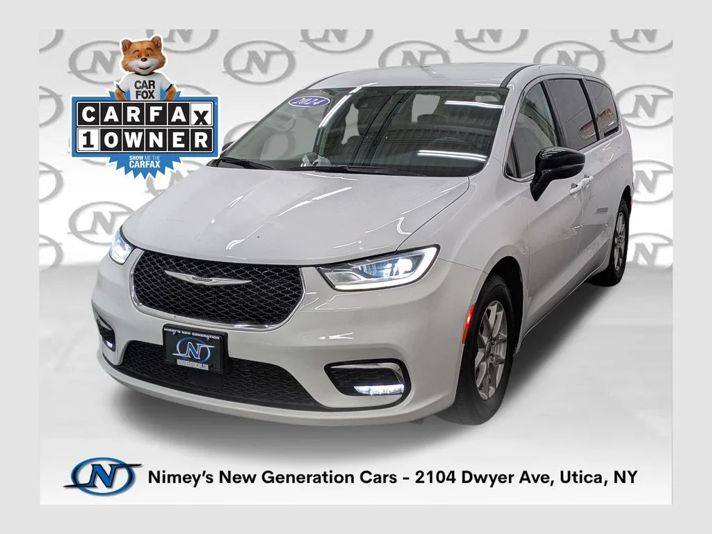 Used 2024 White Chrysler Touring L image 1