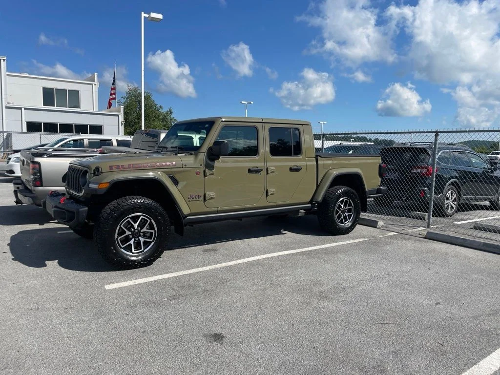Used 2025 Green Jeep Rubicon image 21