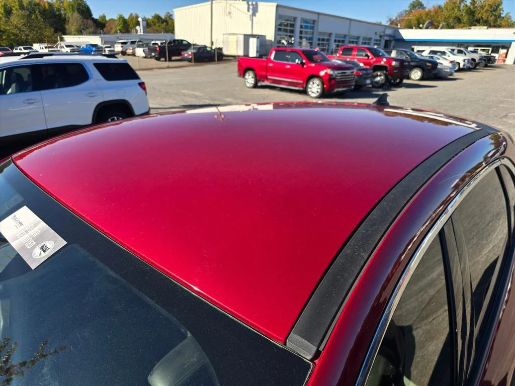 Used 2021 Red Ford SE image 15