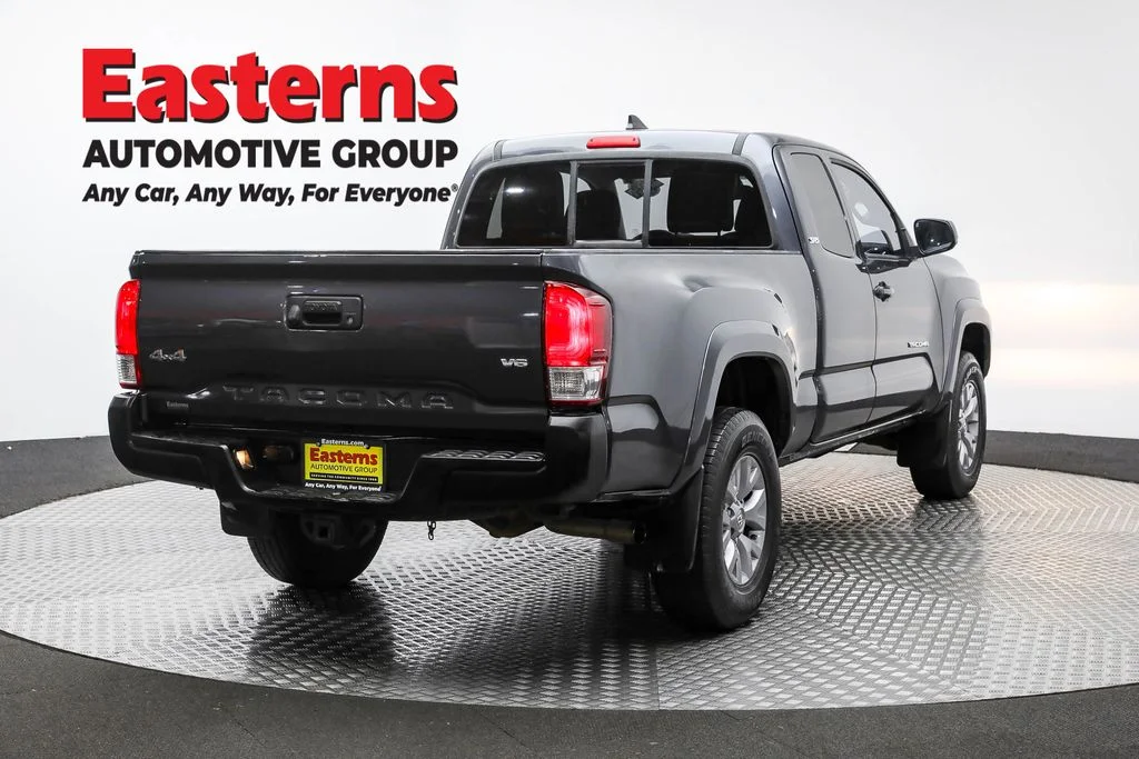 Used 2017 Gray Toyota SR5 image 5