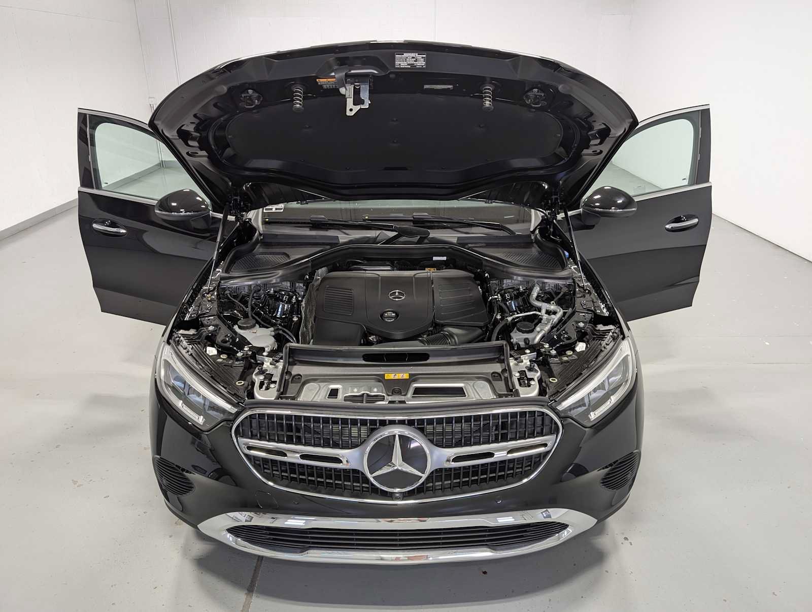 New 2026 Black Mercedes-Benz GLC 300 image 11