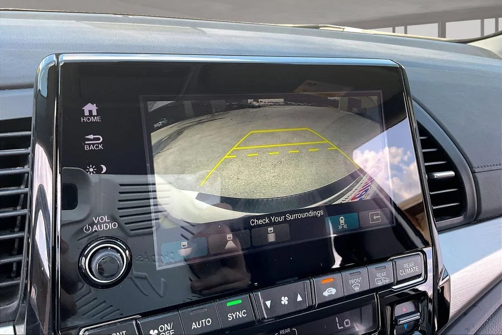 Used 2019 White Honda Touring image 14