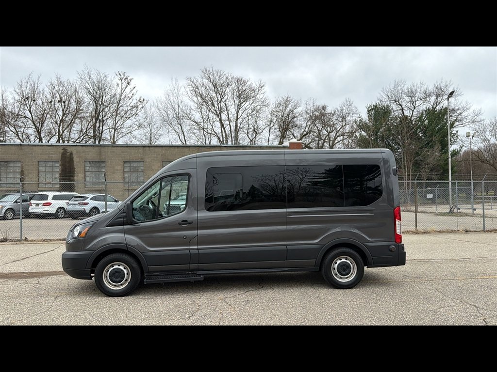 View vehicle photo 3