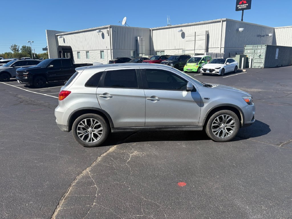 Used 2019 Silver Mitsubishi  image 3