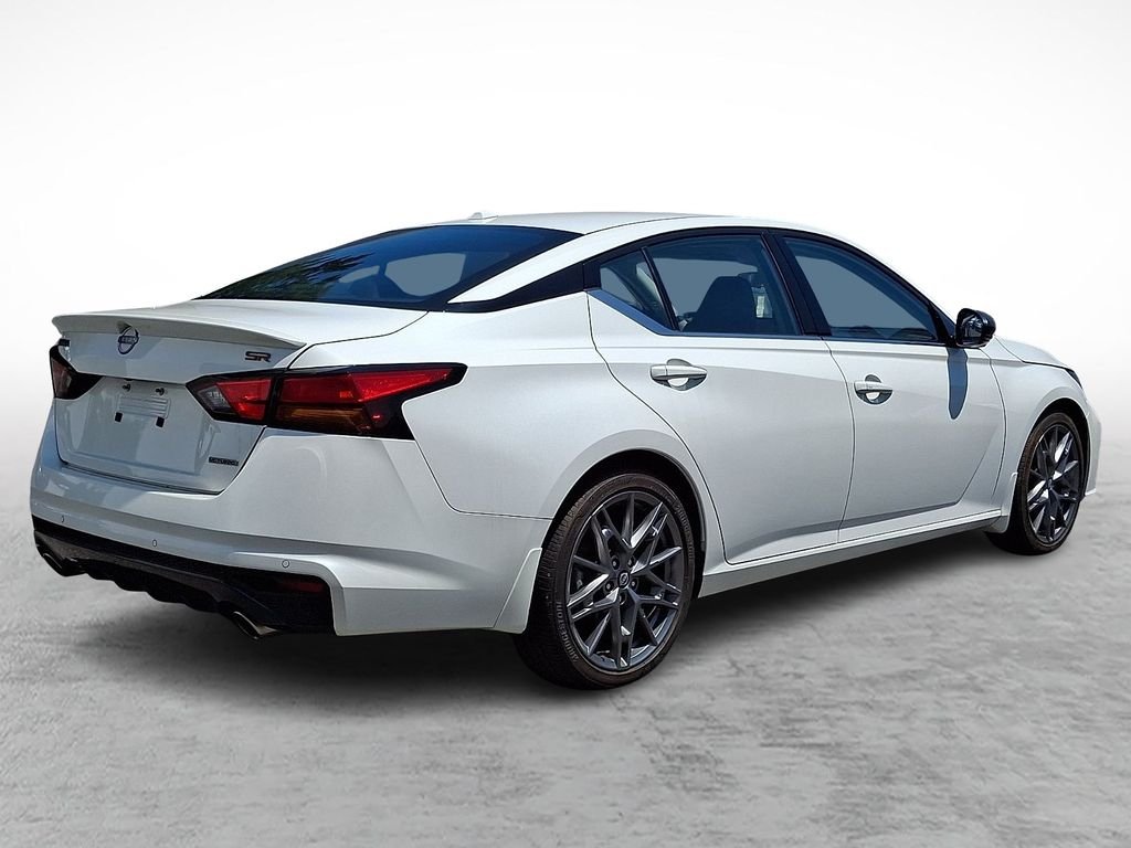 Used 2024 White Nissan 2.0 SR image 6