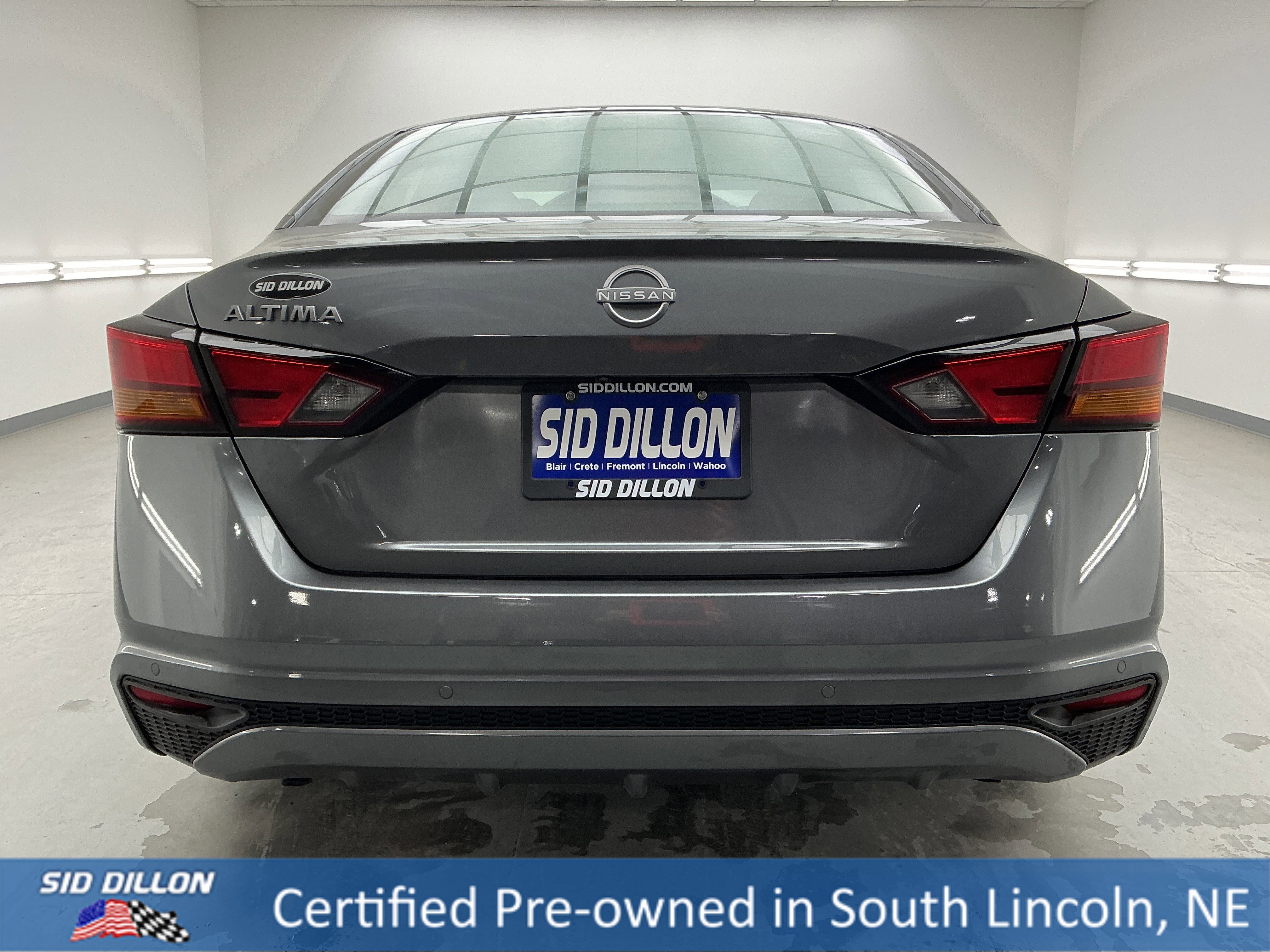 View vehicle photo 5