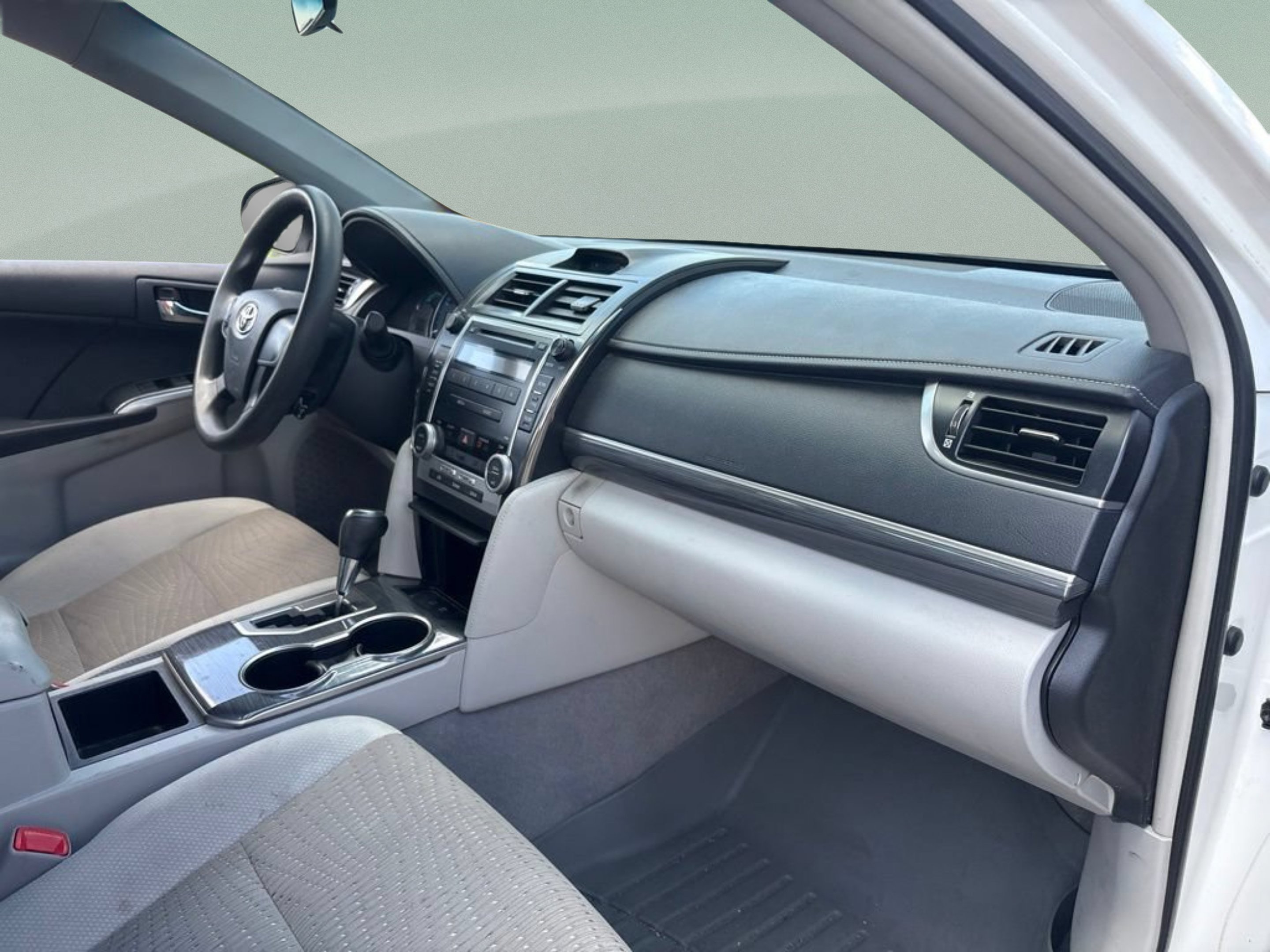 Used 2012 Super White Toyota LE image 24