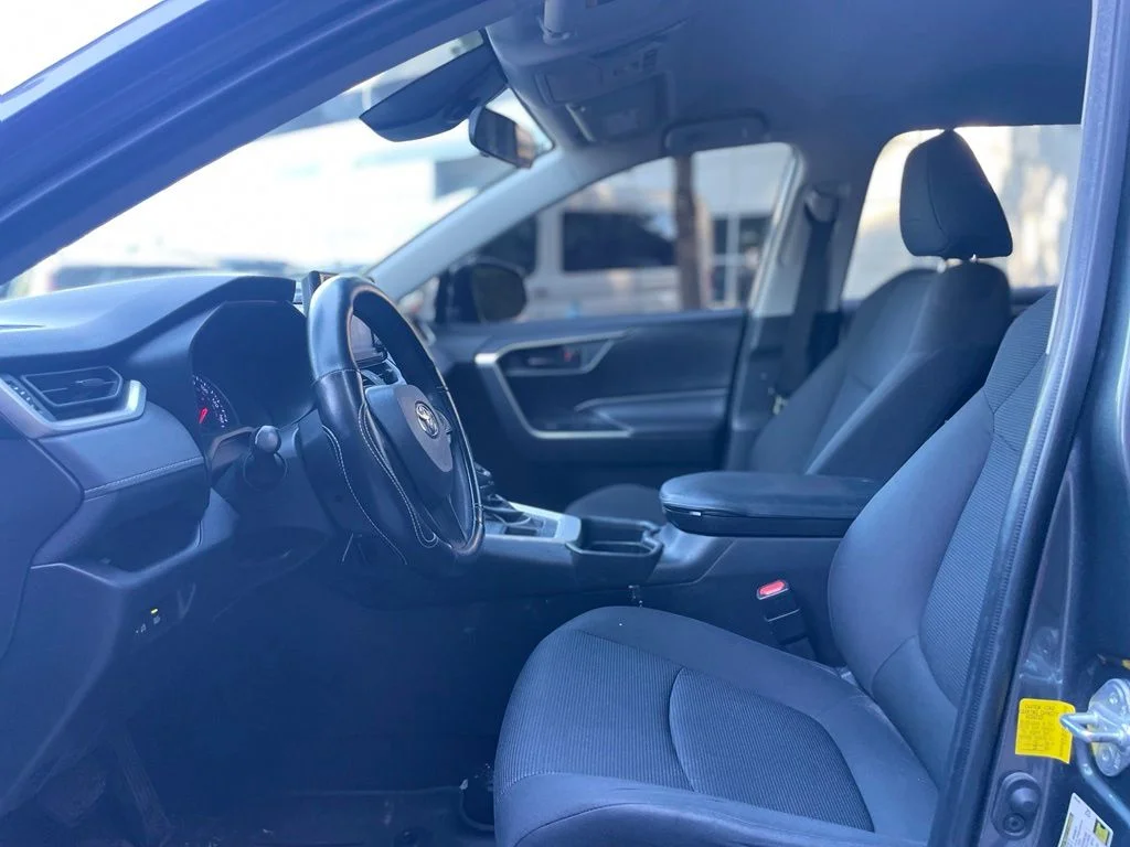 Used 2020 Magnetic Gray Metallic Toyota LE image 17