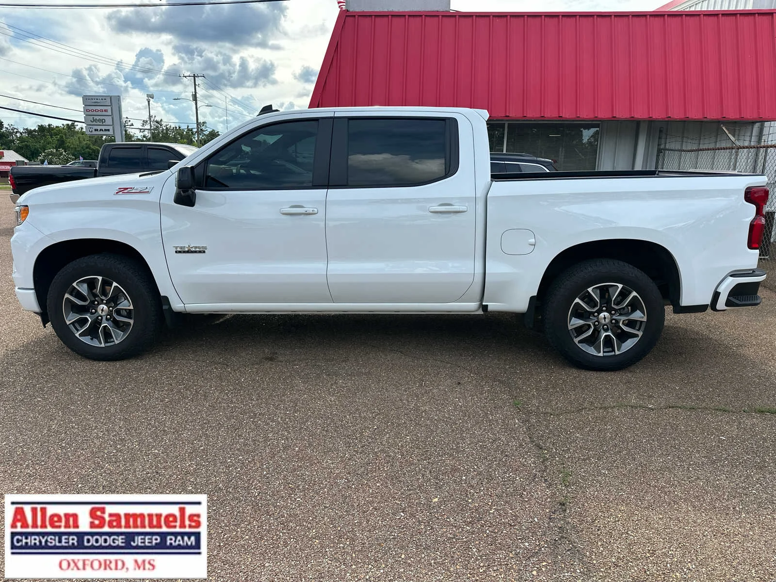 Used 2024 Summit White Chevrolet RST image 5
