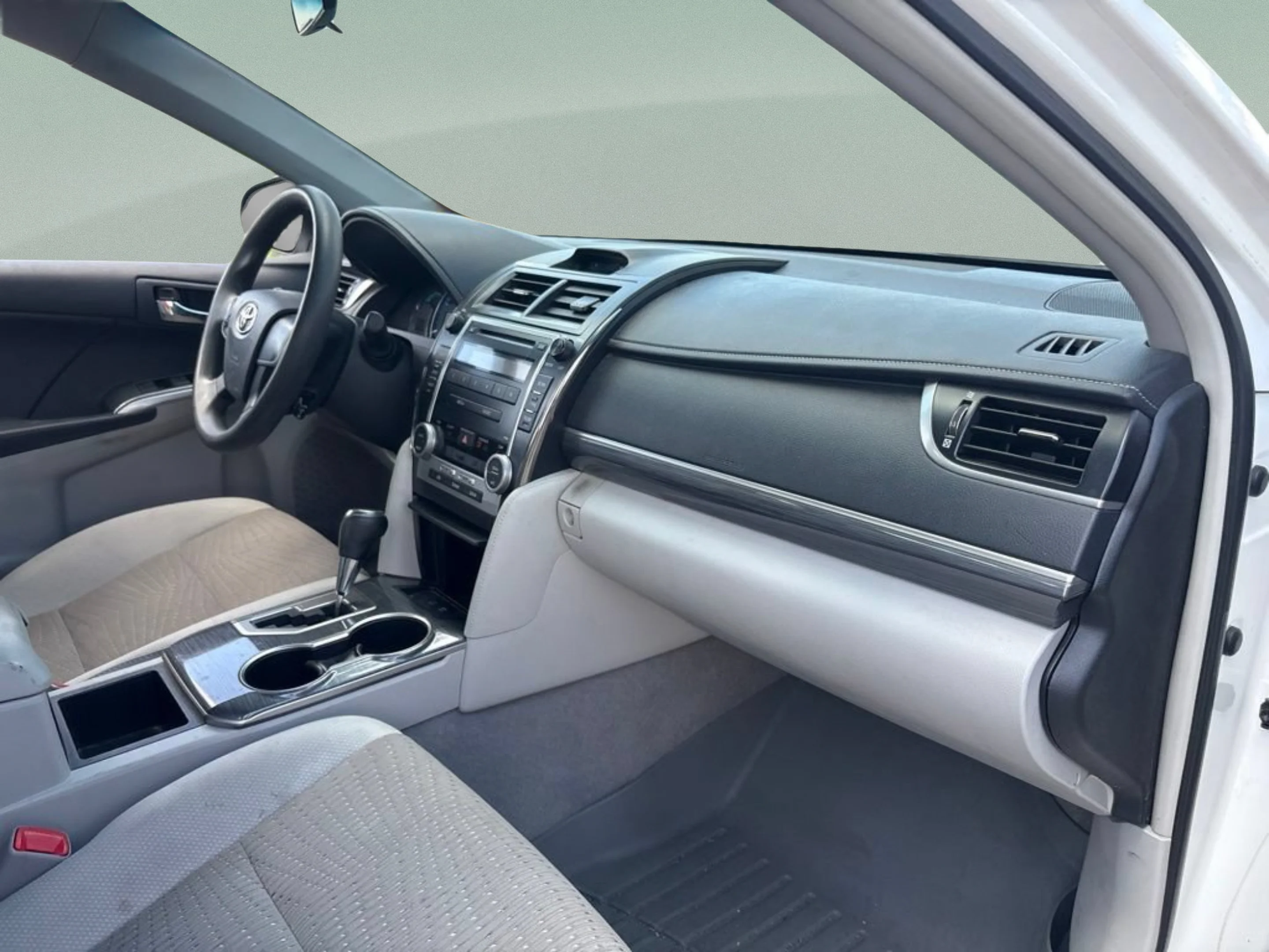 Used 2012 Super White Toyota LE image 24