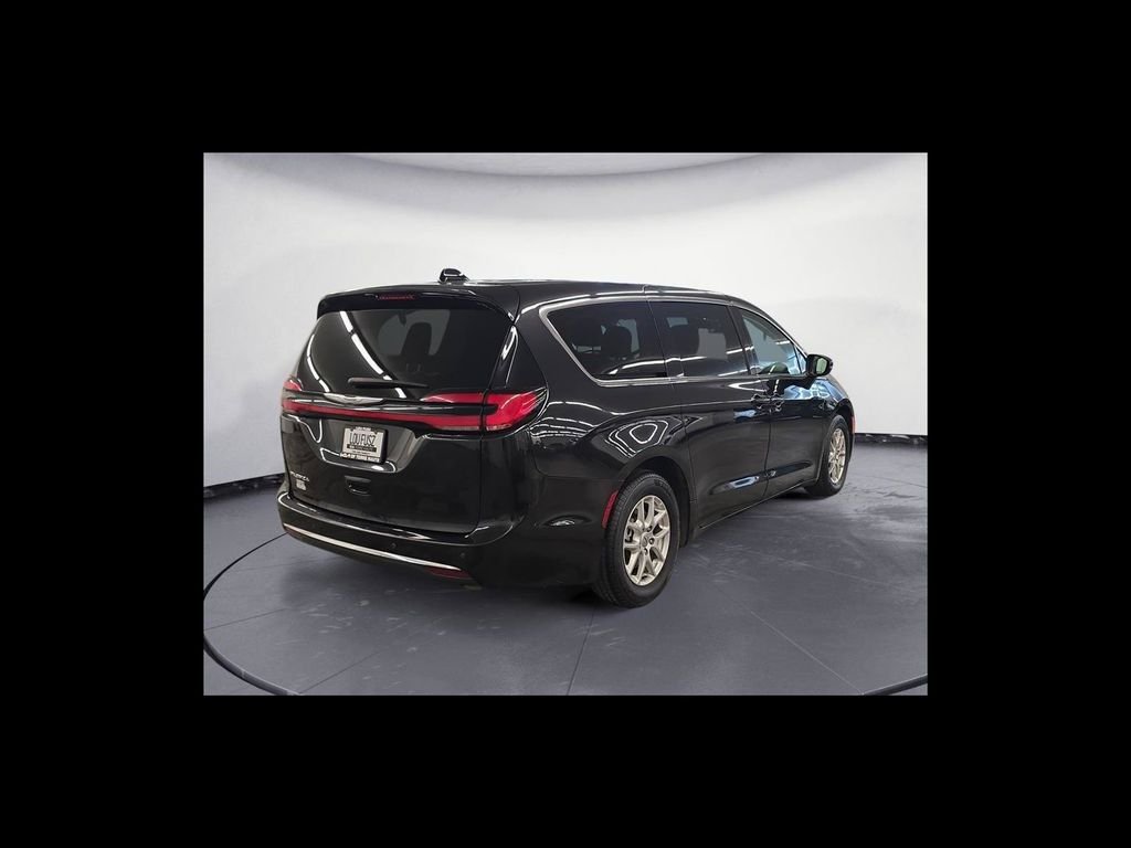 Used 2023 Black Chrysler Touring L image 6