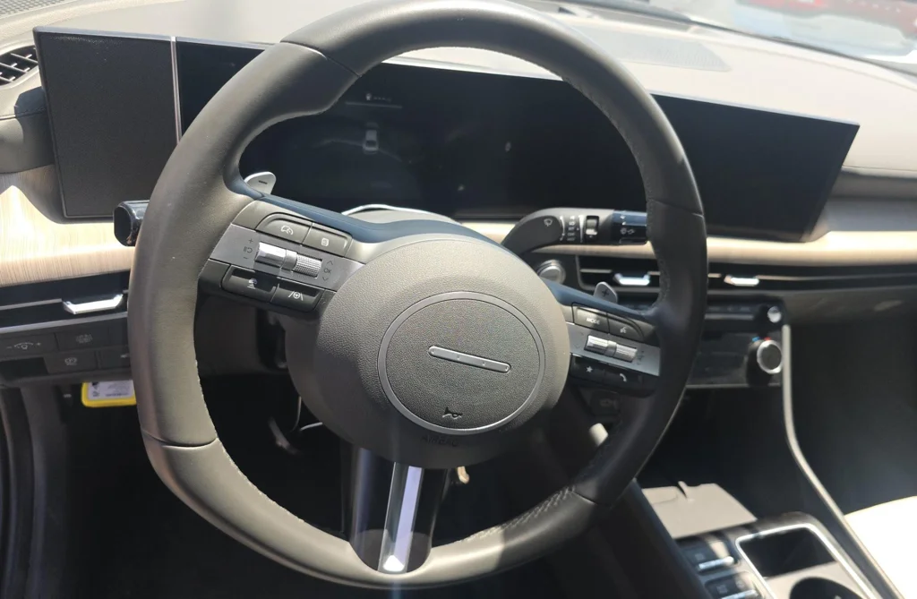 Used 2025 Silver Hyundai SEL image 7