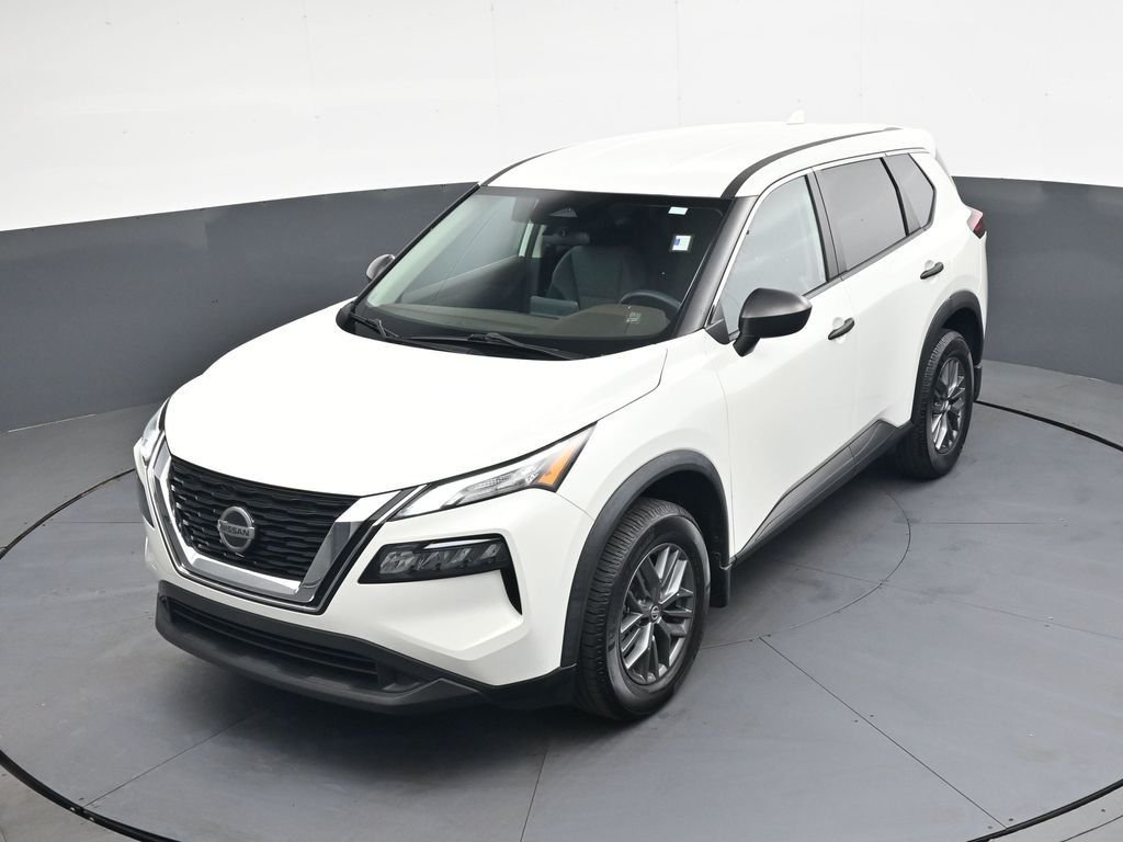 Used 2021 White Nissan S image 40