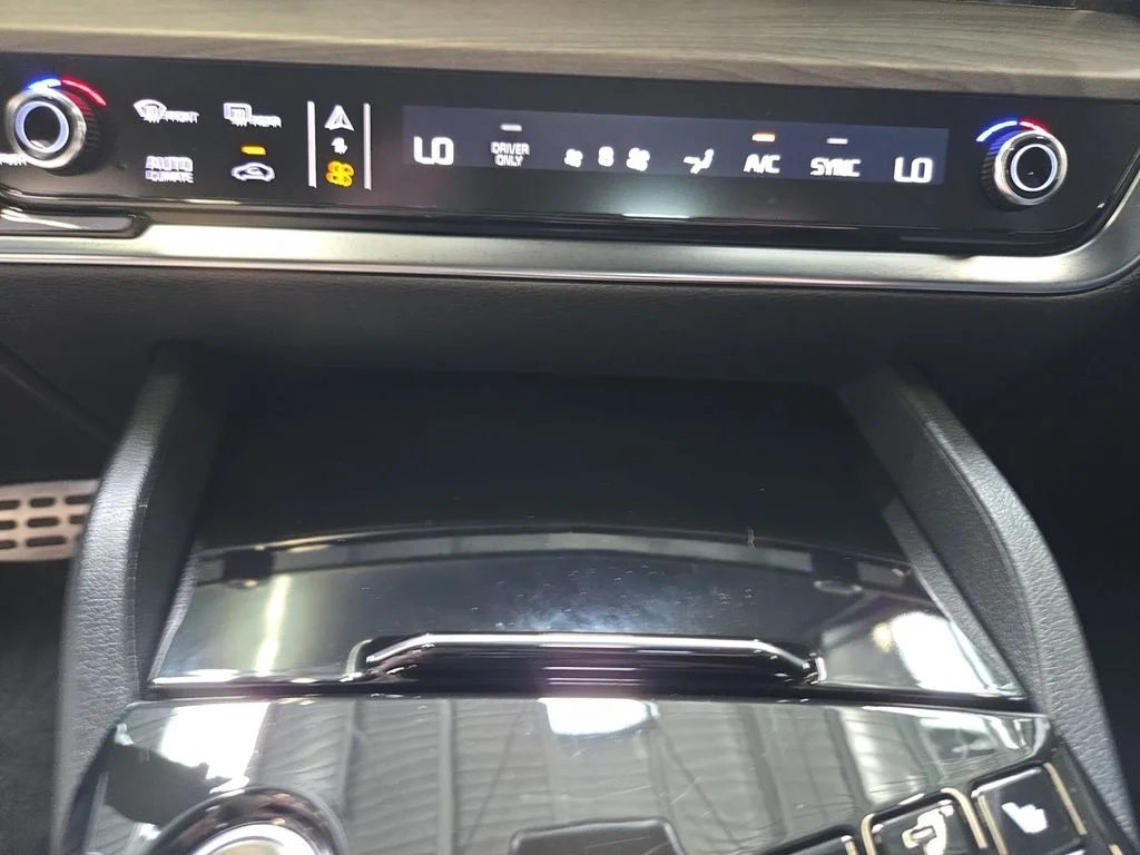 Used 2024 Blue Kia X-Line Prestige image 17