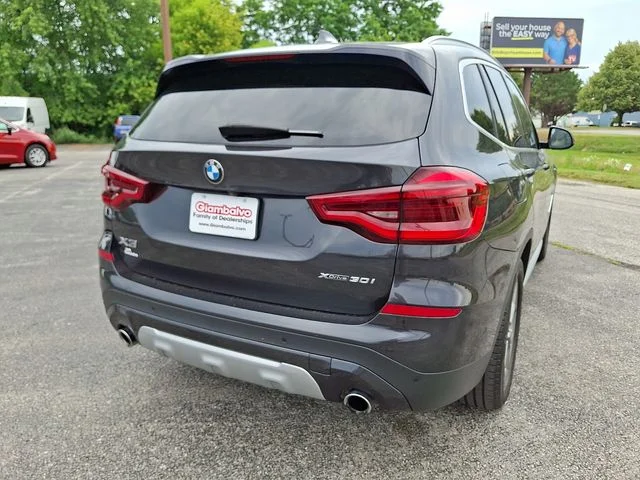 Used 2021 Gray BMW xDrive30i image 10