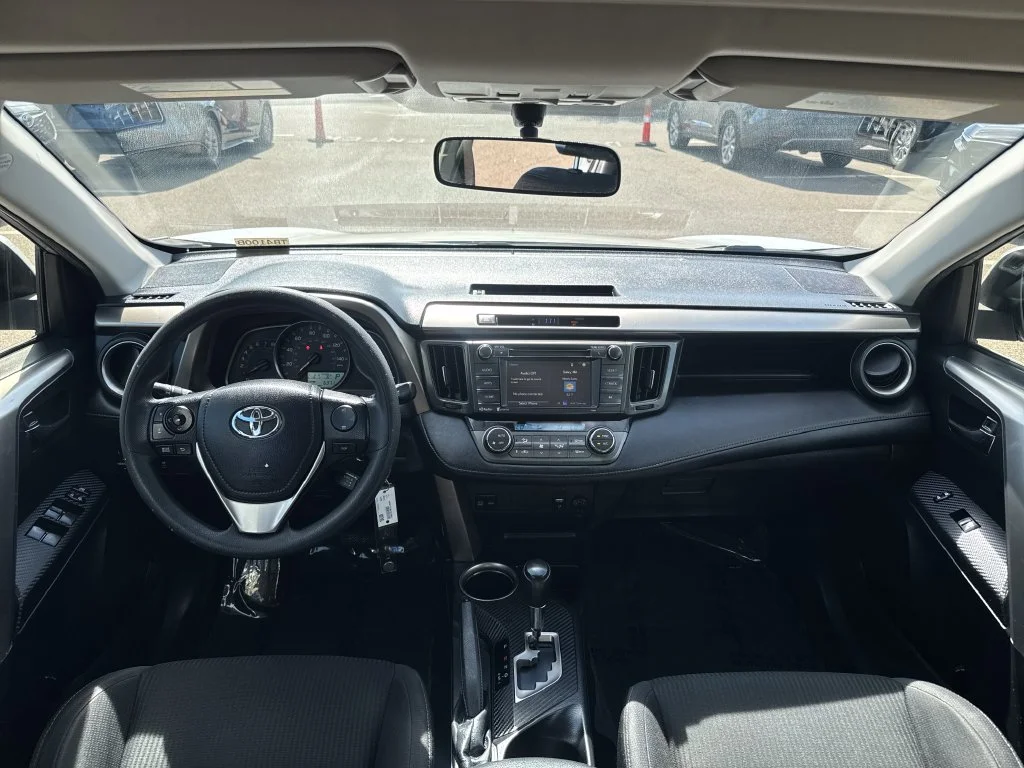 Used 2015 Silver Toyota XLE image 11