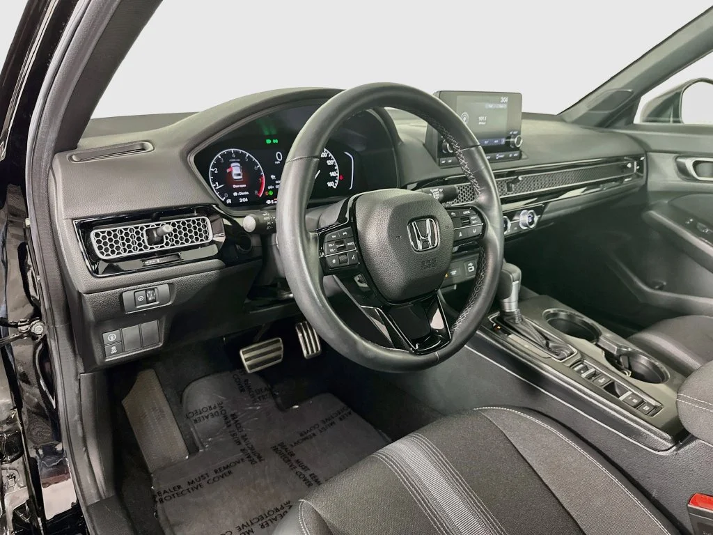 Used 2024  Honda Sport image 10