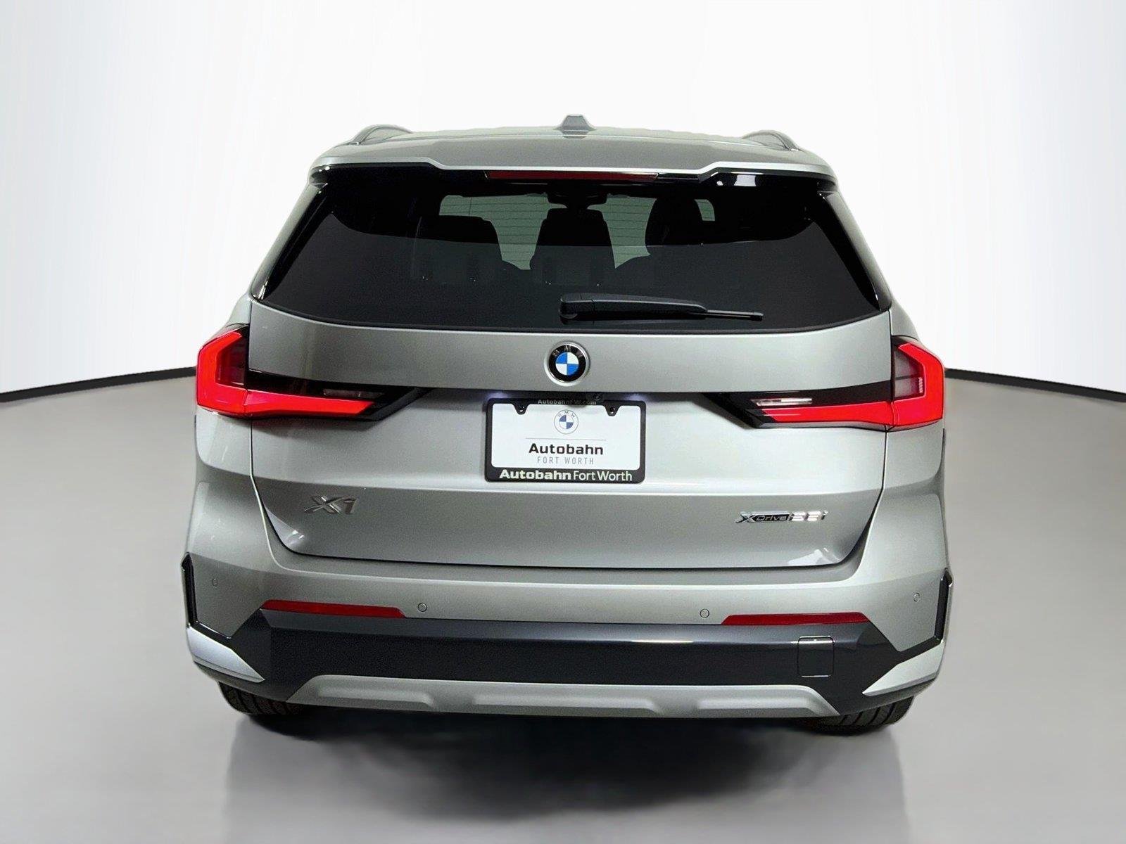 New 2027 Space Silver Metallic BMW xDrive28i image 6
