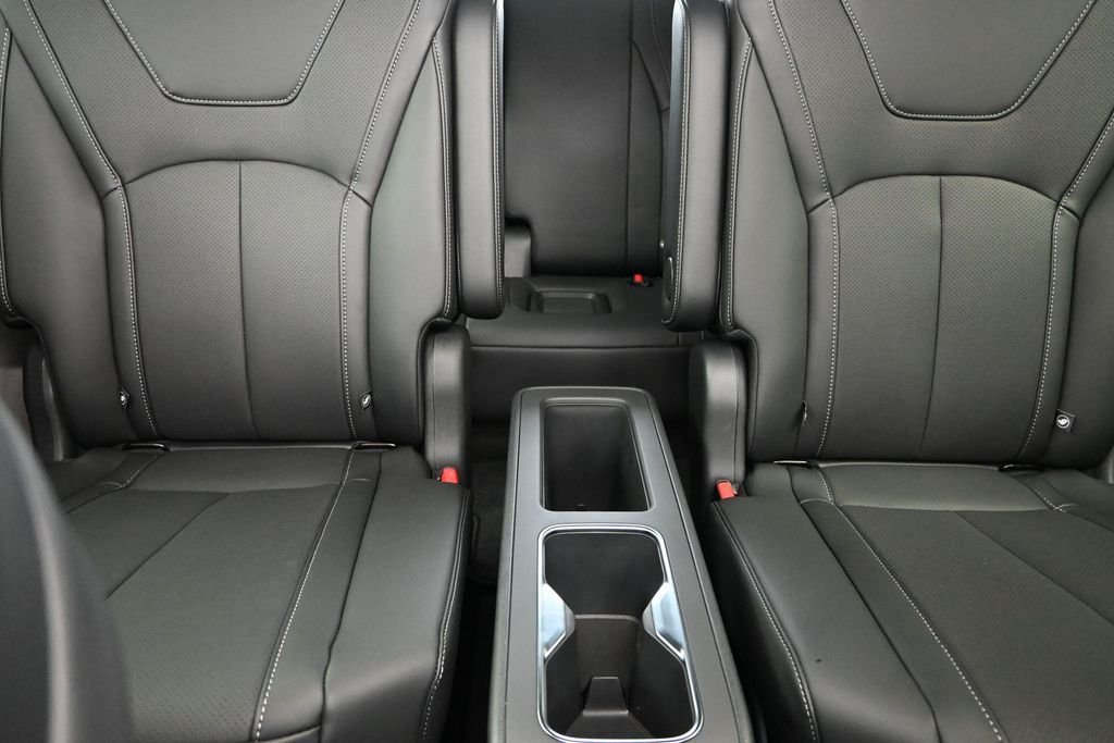 New 2027 2T RAD WHT INFINITI Sport AWD image 29
