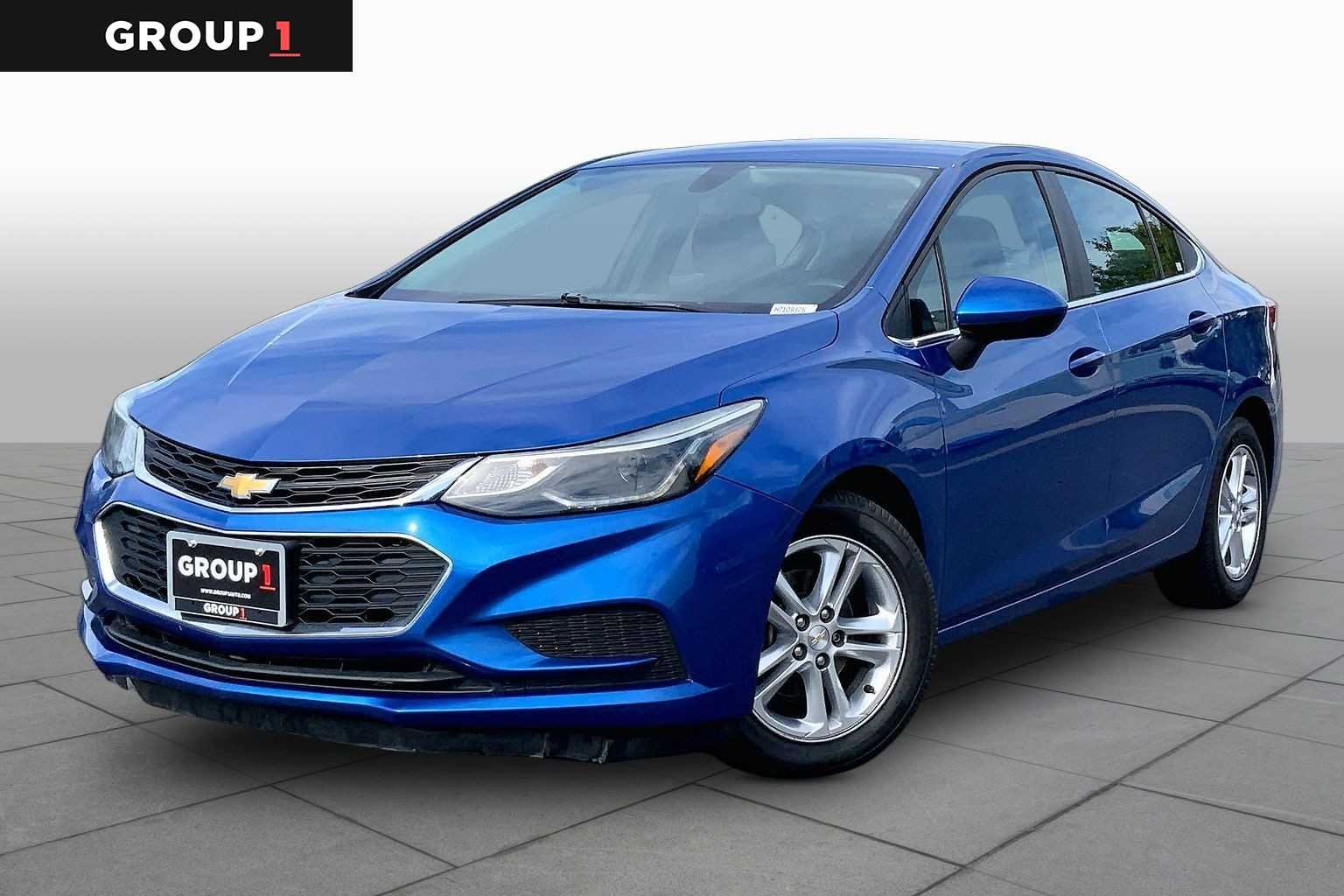 Pre-Owned 2017 Chevrolet Cruze LT