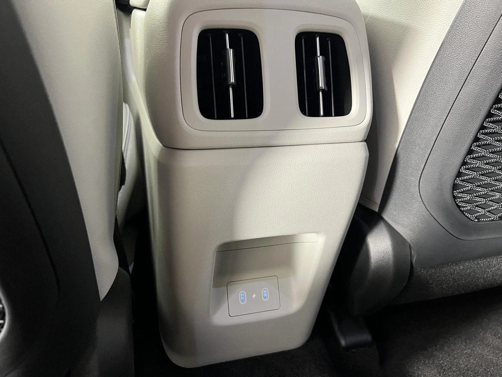Used 2025 Phantom Black Hyundai Limited image 28