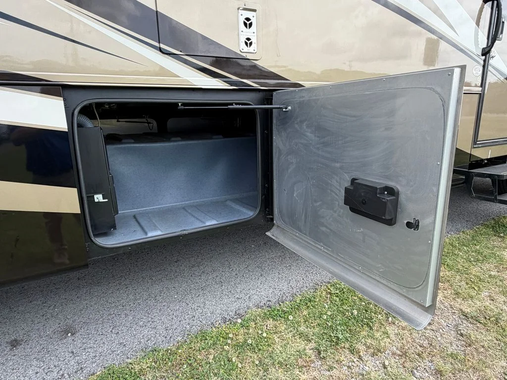 Used 2014  Tiffin  image 29