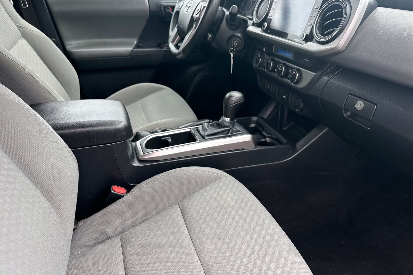 Used 2022 Blue Toyota SR5 image 15