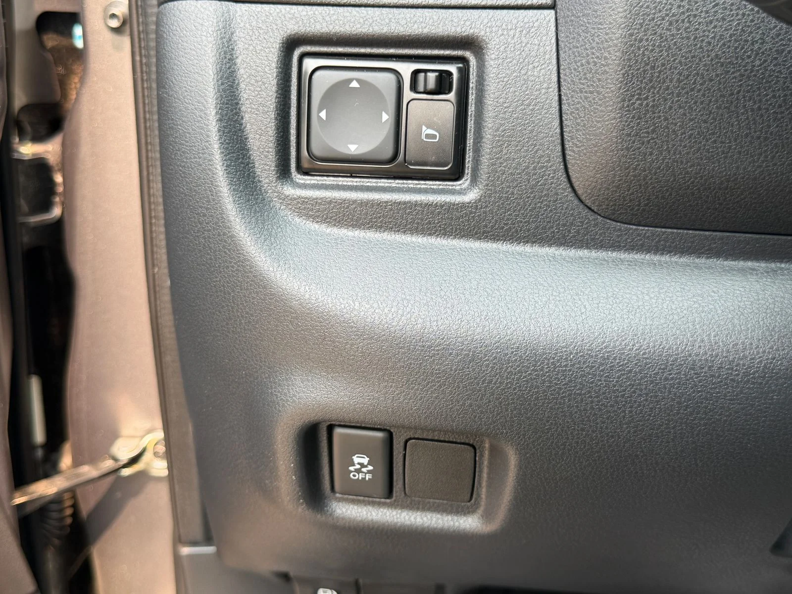 Used 2017 Khaki Nissan 1.6 SV image 23