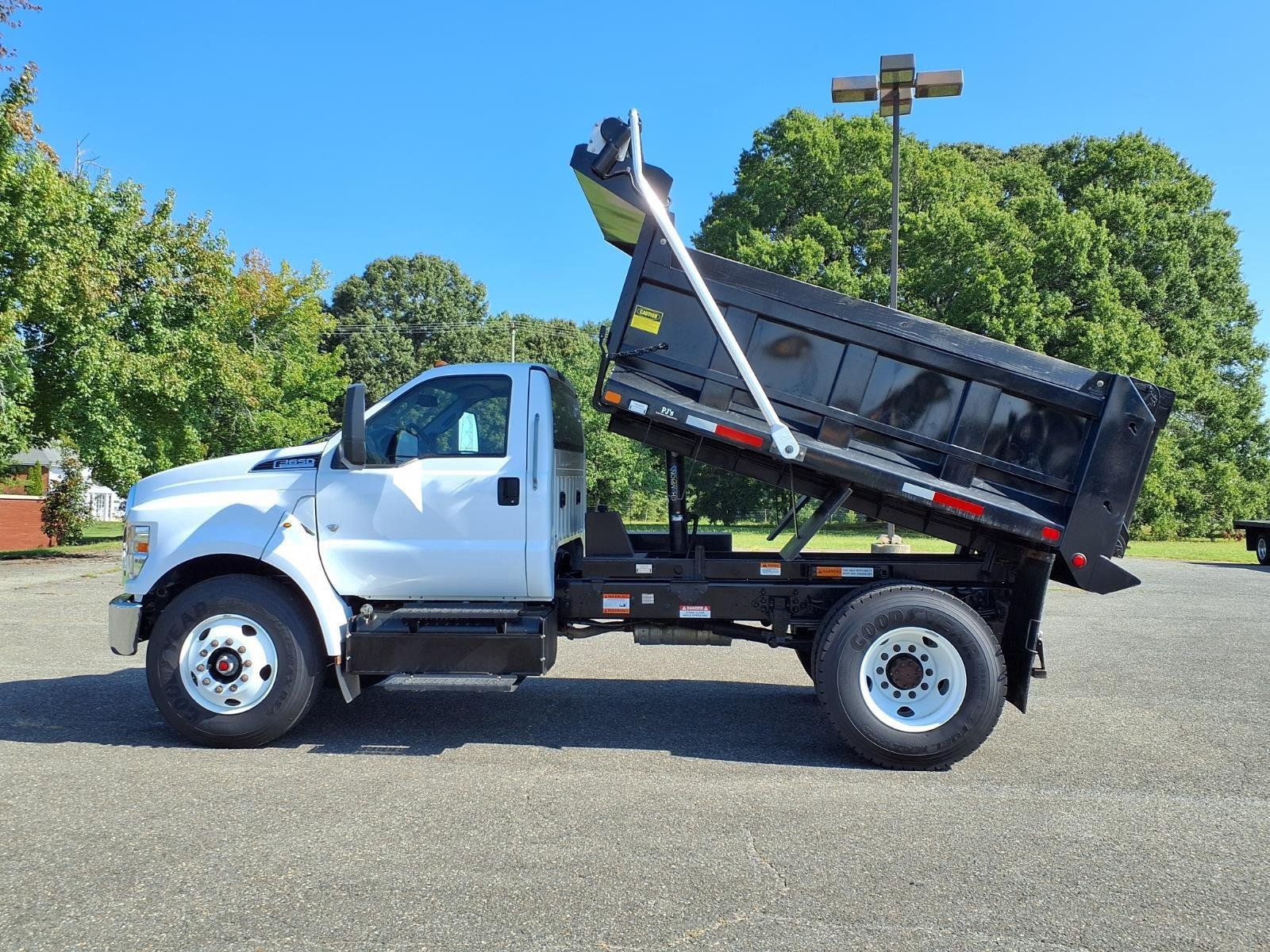 Used 2024 WHITE FORD MEDIUM TRUCK  image 4