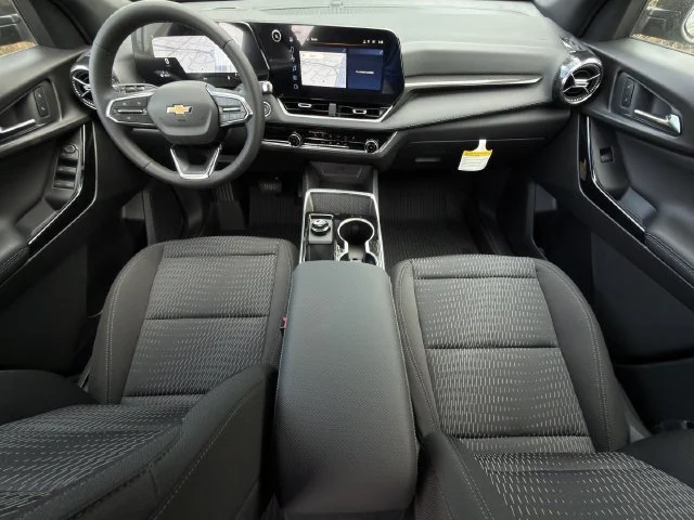 2027 Chevrolet Equinox LT - Photo 8