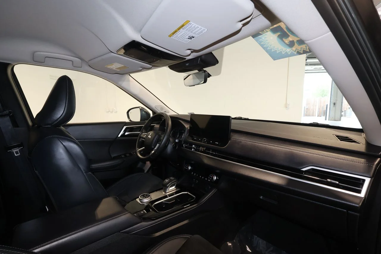 Used 2025 Gray Mitsubishi SE image 29