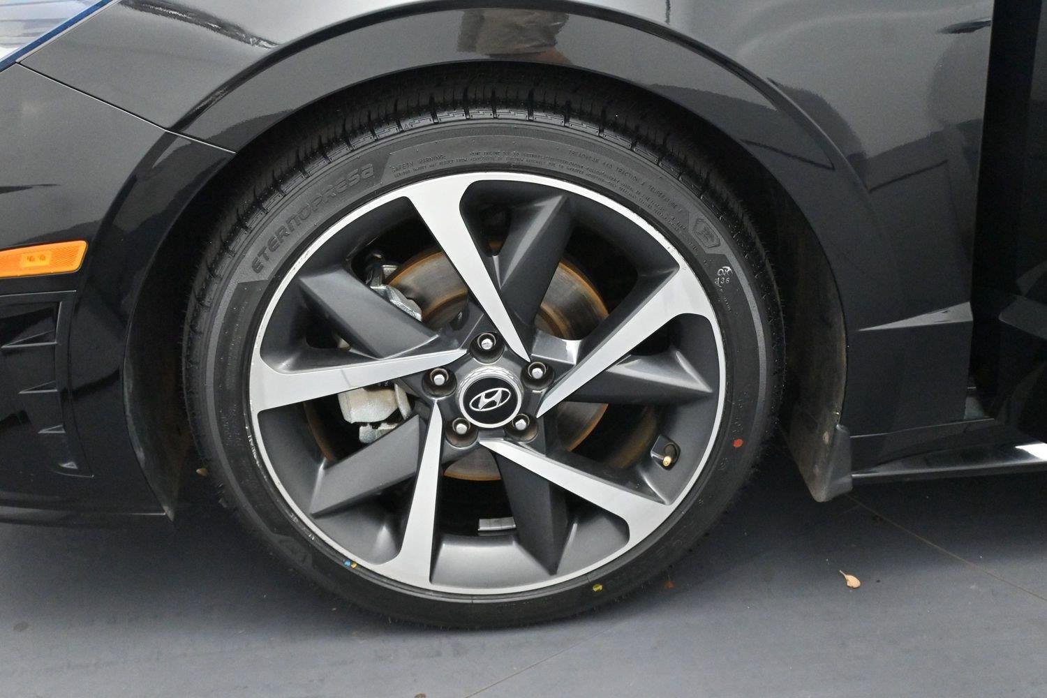 Used 2022 Phantom Black Hyundai SEL Plus image 36