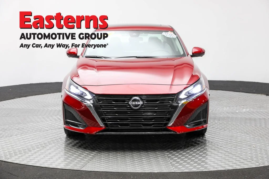 Used 2023 Red Nissan 2.5 SL image 2